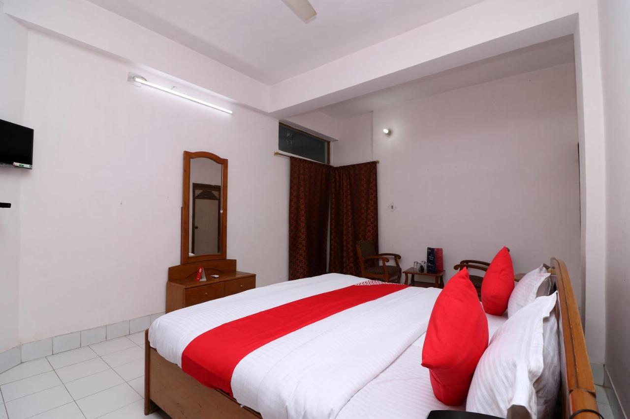 Oyo 16112 Hotel Uruvela International Bodh-Gajá Kültér fotó